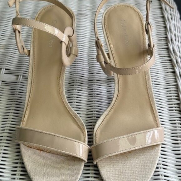 Calvin Klein Size 10M Taupe Patent Leather Sandal. Brand New - Never worn - Picture 2 of 4